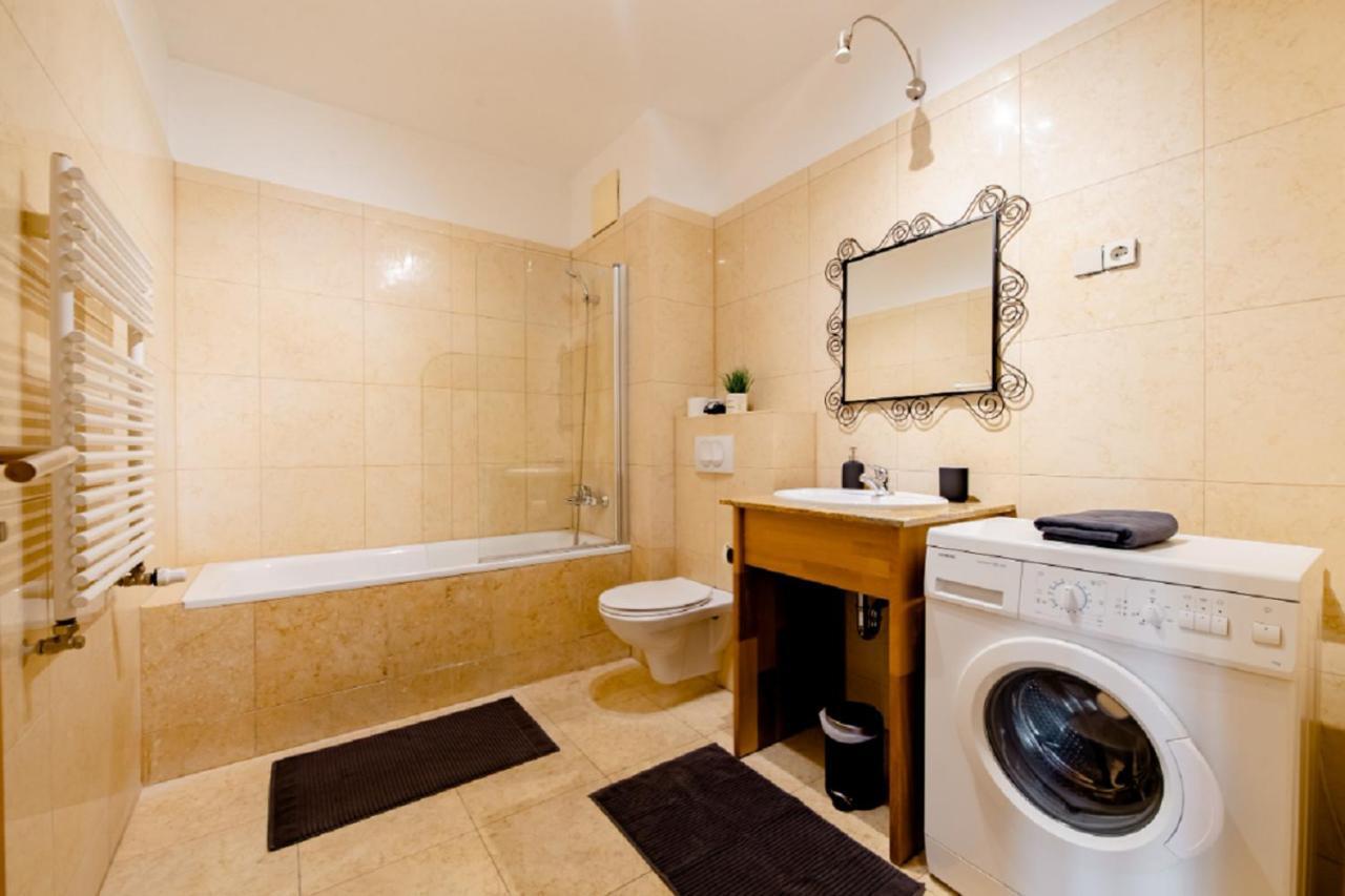 Apartment Kazinczy-New Development-French Balcony Budapest